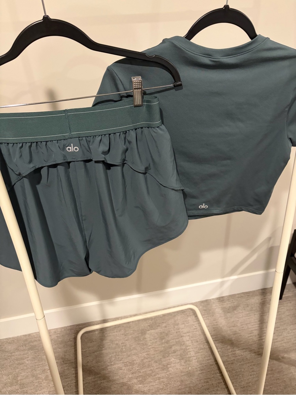 ALO Yoga Match Point Short & Alosoft Crop Finesse Set in Clover Green - Picture 5 of 7